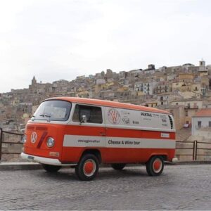 In Viaggio tra i Filari, Volkswagen Bus degli anni 70.